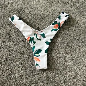 Zaful cheeky bikini bottoms in floral/ tropical print. SIZE SMALL